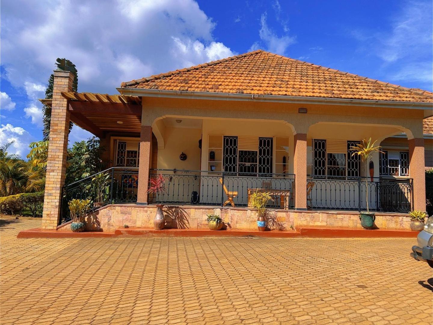 Airport Link Guest House Entebbe Exterior photo